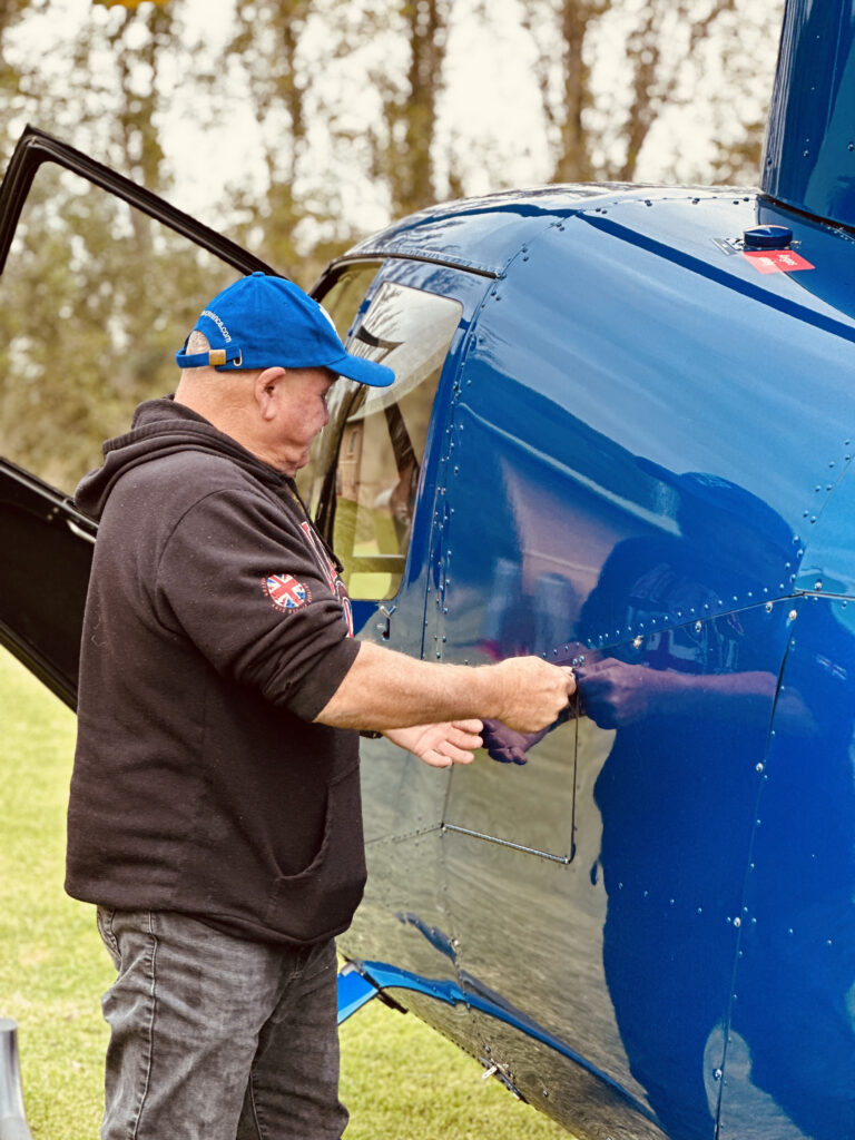 Flight-Training-Learn-Fly-Helicopter-School-Pilot-Australia-Northern-Territory-Centre